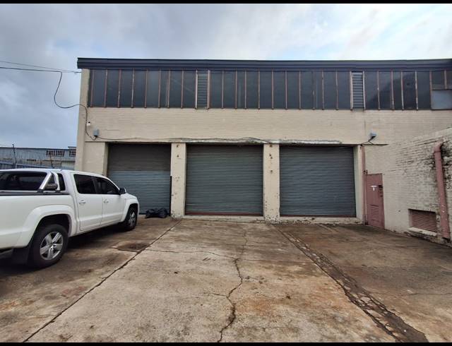 1,563M² WAREHOUSE TO LET IN BENROSE